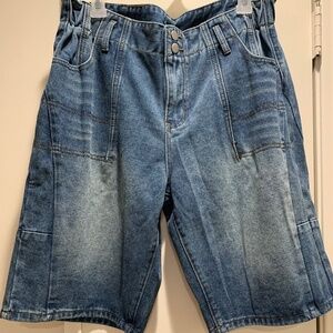 NWT Bermuda Shorts Balloon style ..Trust me "flattering" for all figures! sz L